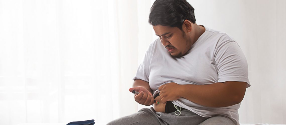 A fat fan trying to treat obesity with syringe by applying insul